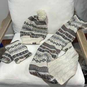 Muk Luk Hat/gloves/scarf